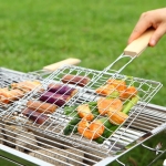 IPRee®  Iron Wire Barbecue Grilling Basket BBQ Net Wooden Handle Meat Fish Clip Holder